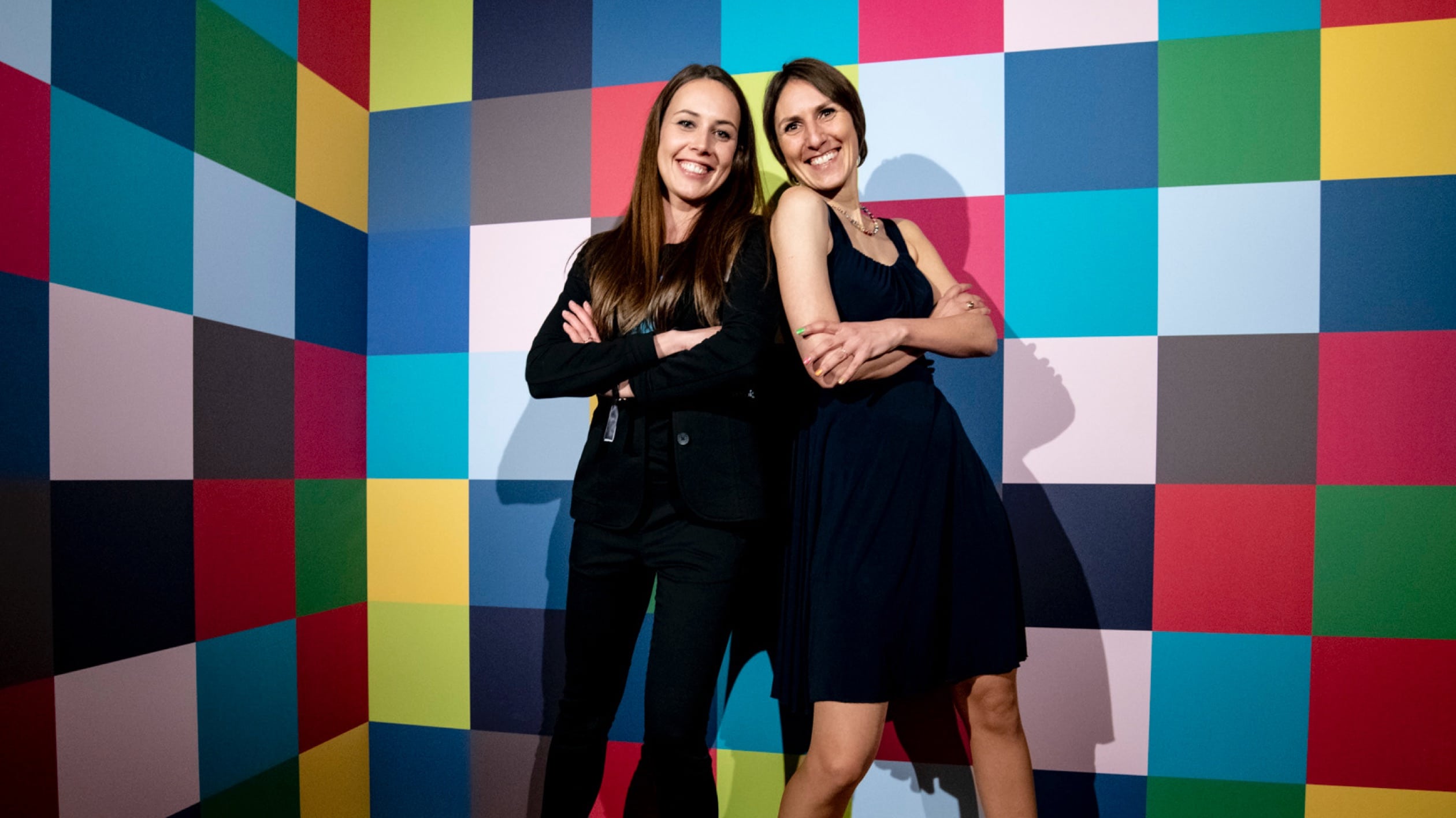 2 Frauen in einer Fotobox bei der Hakro Jubiläumsfeier